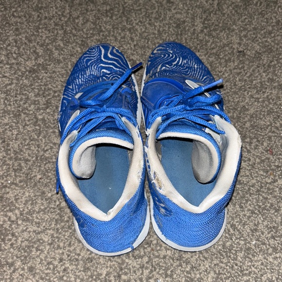 Basketball sneakers